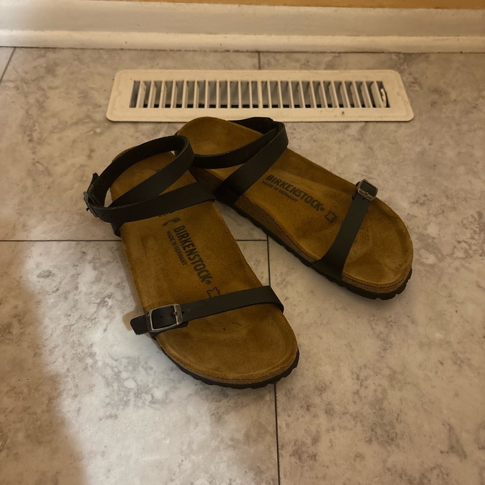 Birkenstock Daloa Black Ankle Strap Sandals - Picture 2 of 9